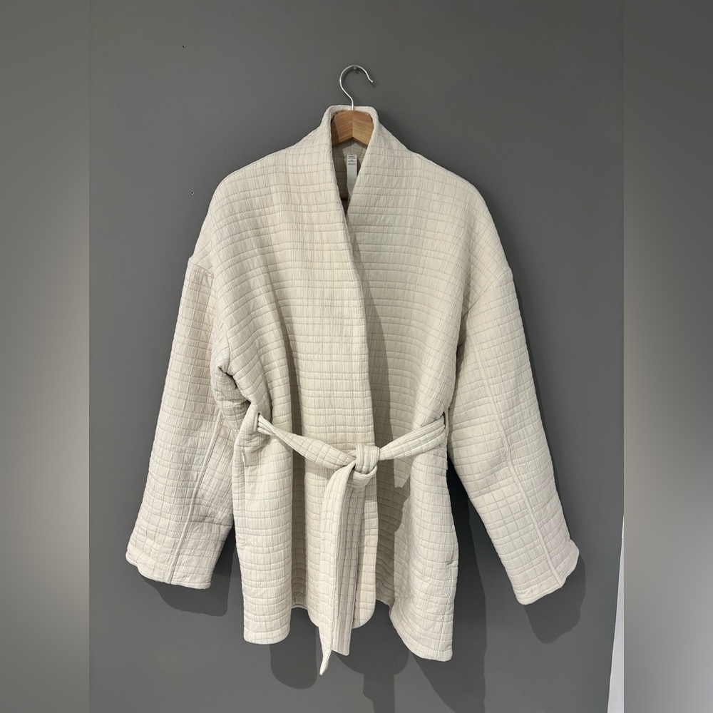 Lululemon Serene Travels Wrap / Size
8 / Light Ivory Coat Light Insulated
New
